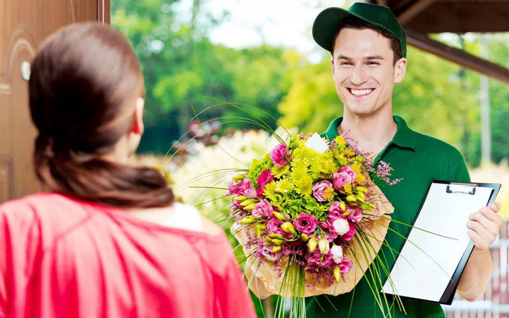 Six Amazing Benefits of Buying Flowers Online Scene
